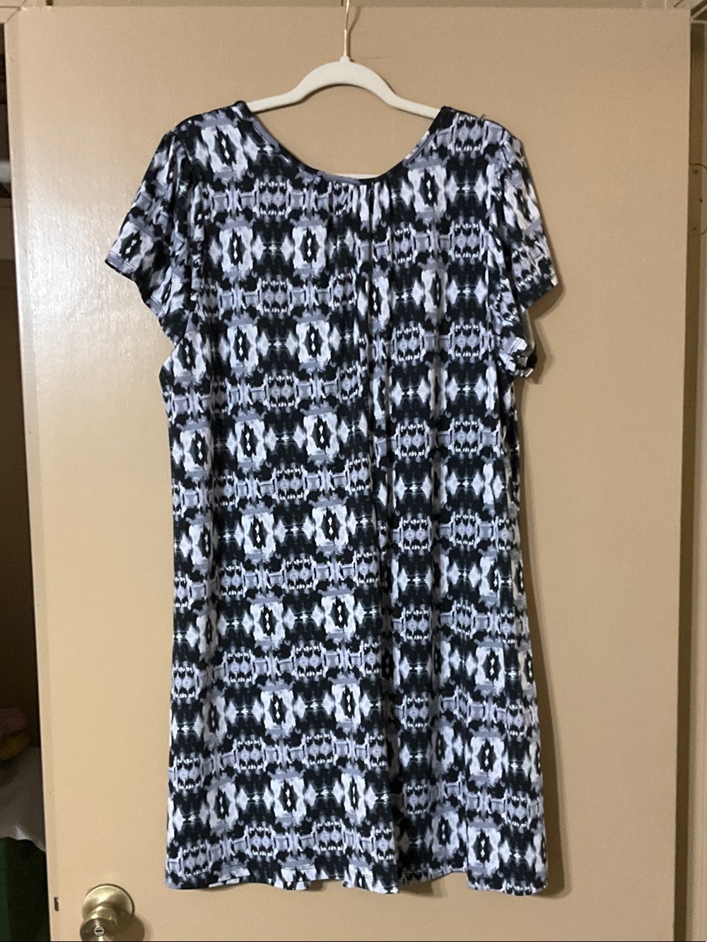 🔥Final mark down ONE WORLD Black & White V-Neck Midi Dress with Rhinestones - Picture 2 of 10